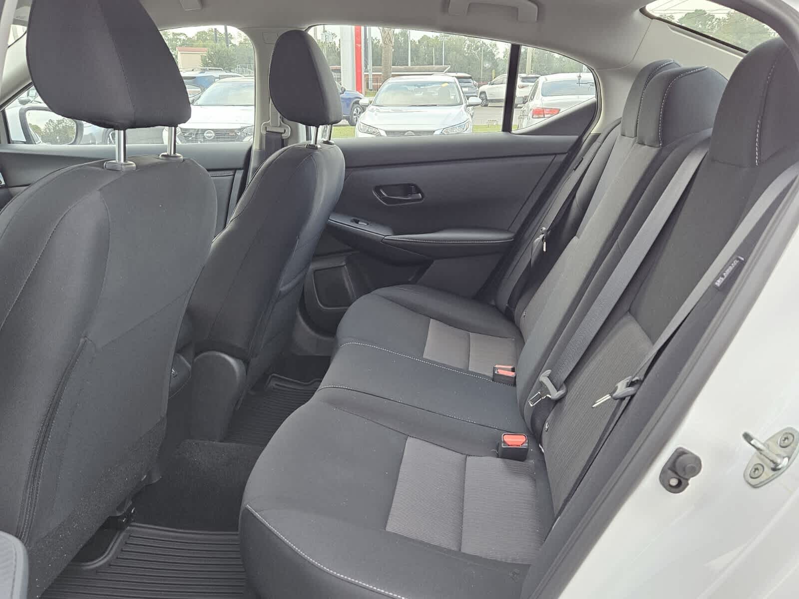 2025 Nissan Sentra SV photo 4