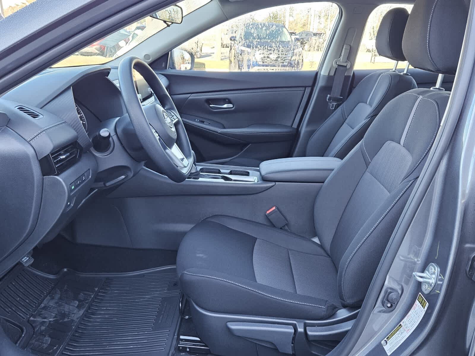 2025 Nissan Sentra SV photo 3