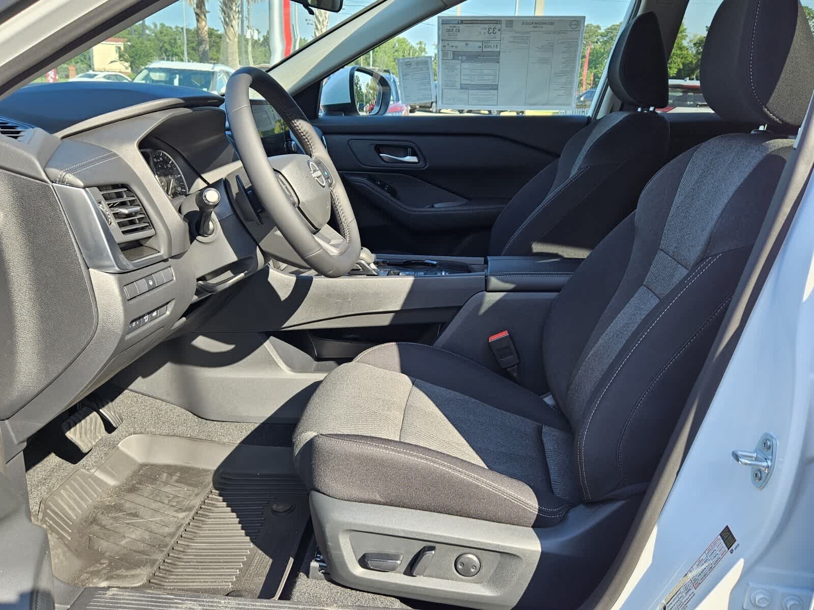 2025 Nissan Rogue SV photo 3