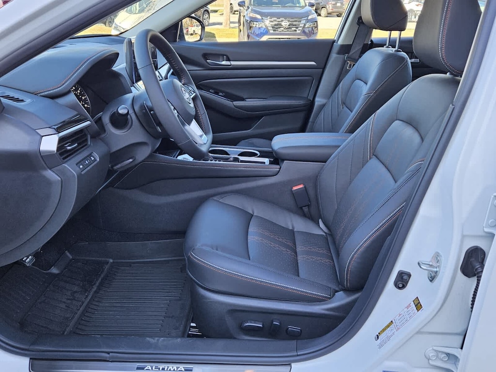 New 2025 Nissan Altima SR Sedan