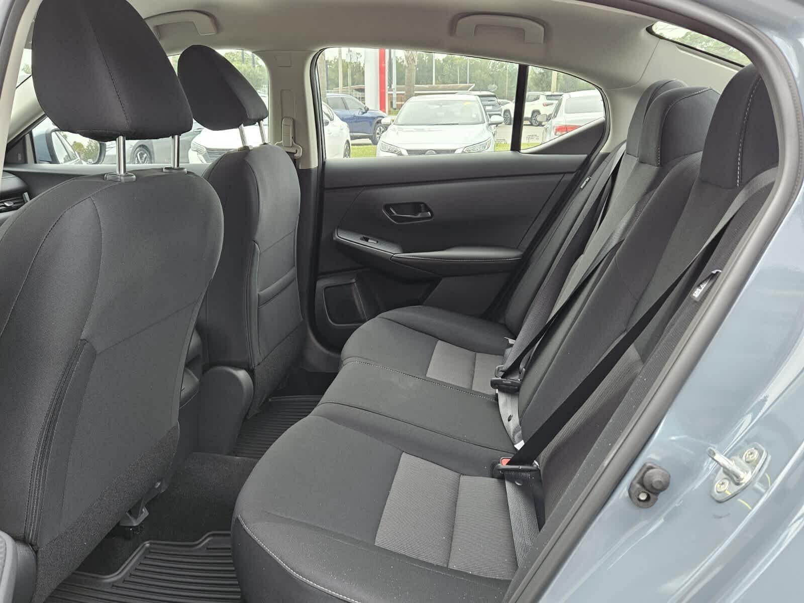 2025 Nissan Sentra SV photo 4