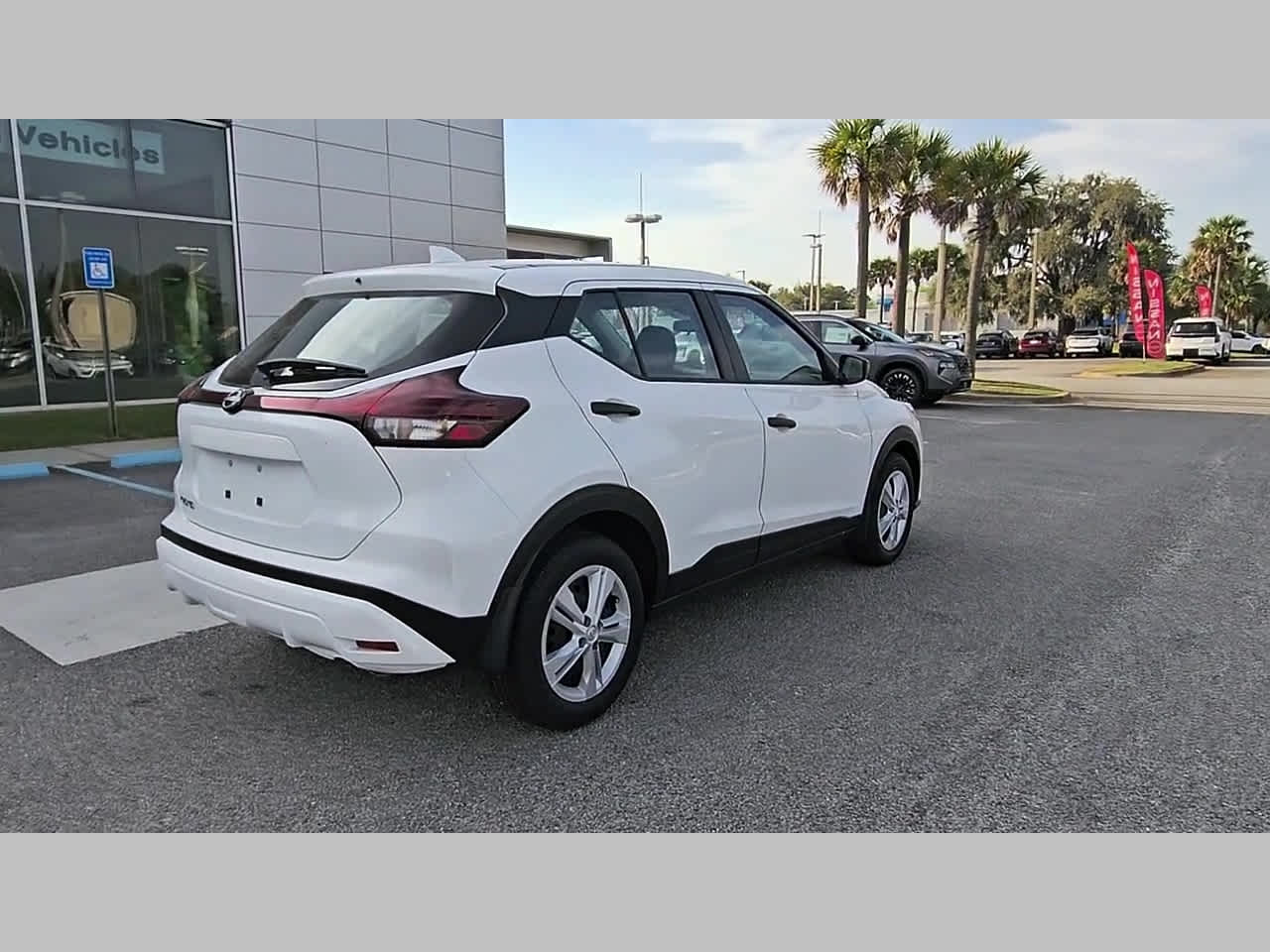 2025 Nissan KICKS PLAY Base - Photo 30