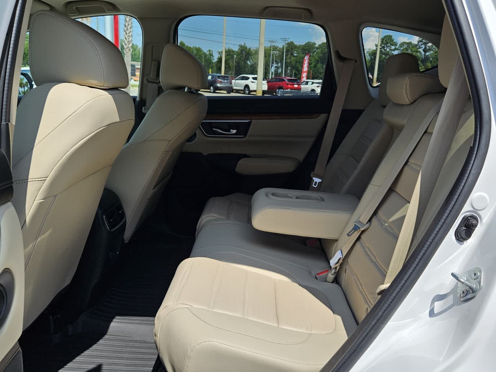 2022 Honda CR-V Hybrid Touring photo 3