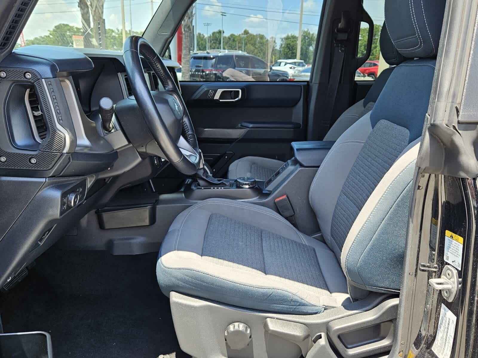 2022 Ford Bronco Base Big Bend Black Diamond Outer Banks photo 2