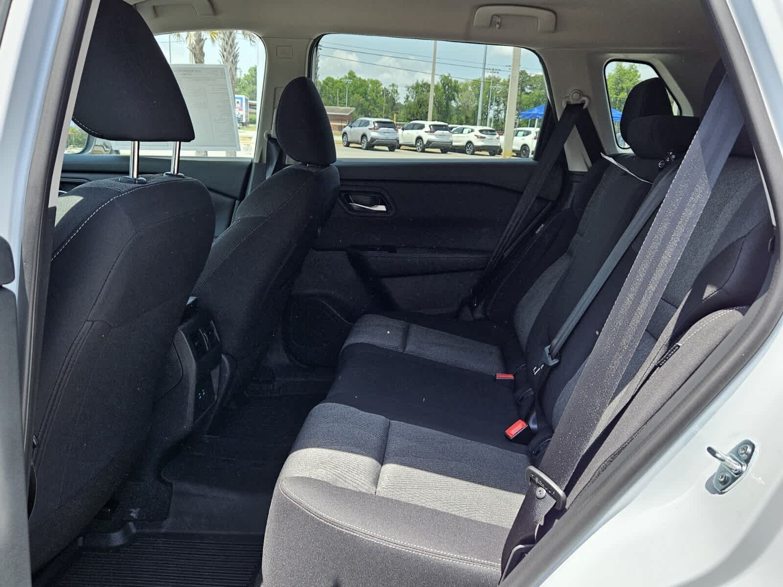 2025 Nissan Rogue SV photo 3