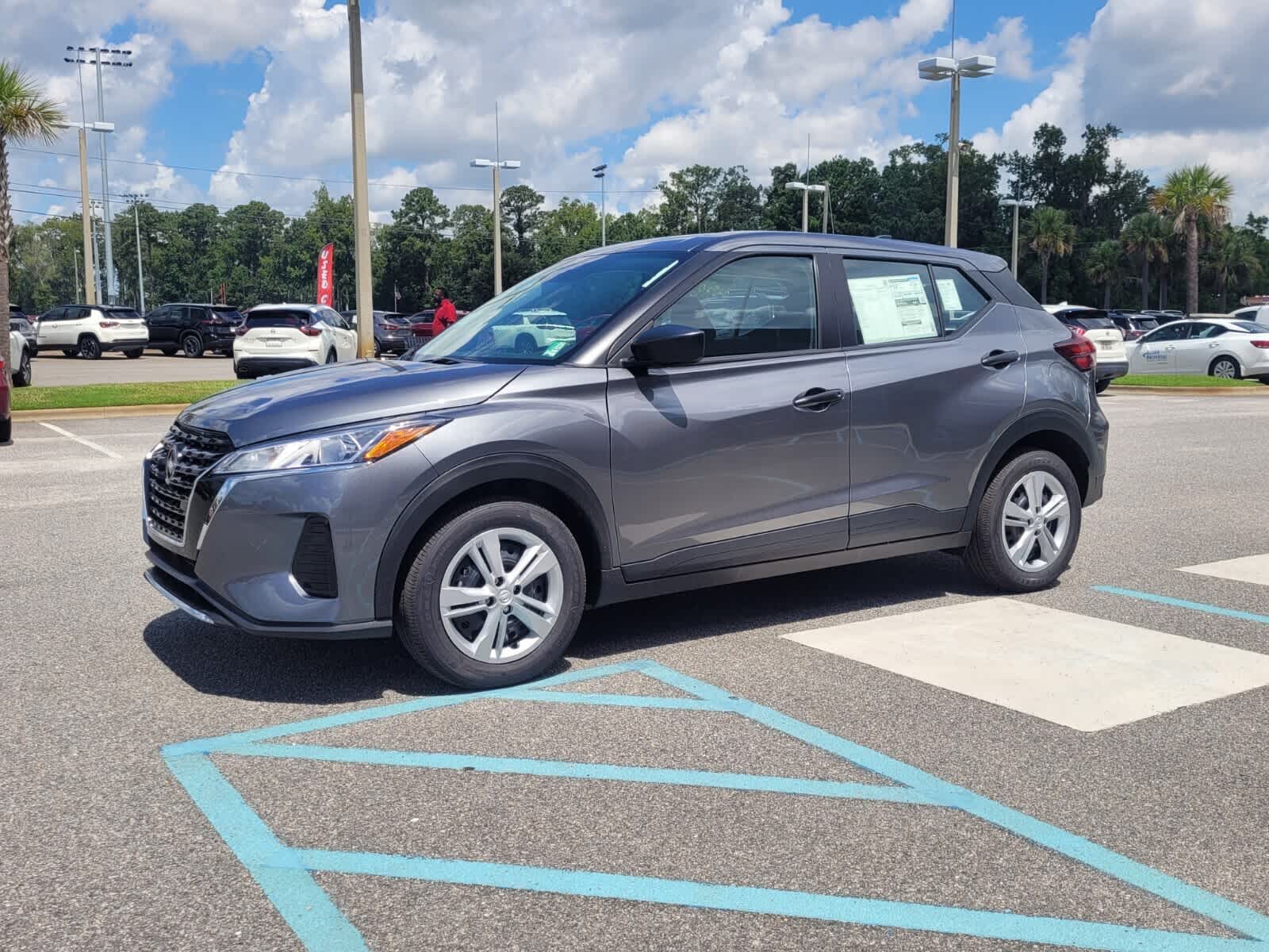 2025 Nissan Kicks Play S photo 2