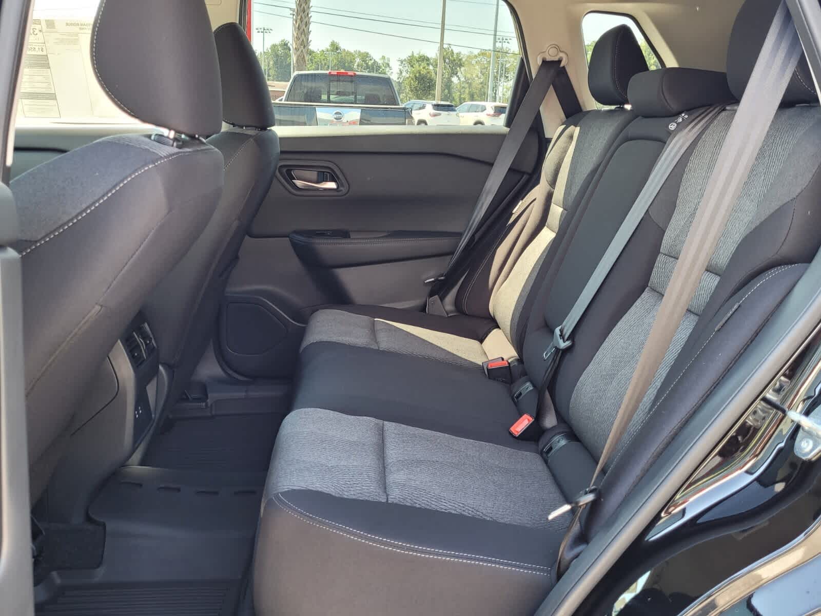 2026 Nissan Rogue SV photo 2