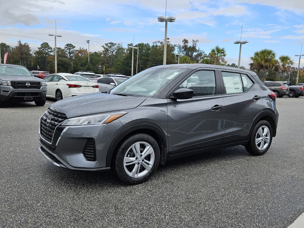 New 2025 Nissan Kicks Play S SUV