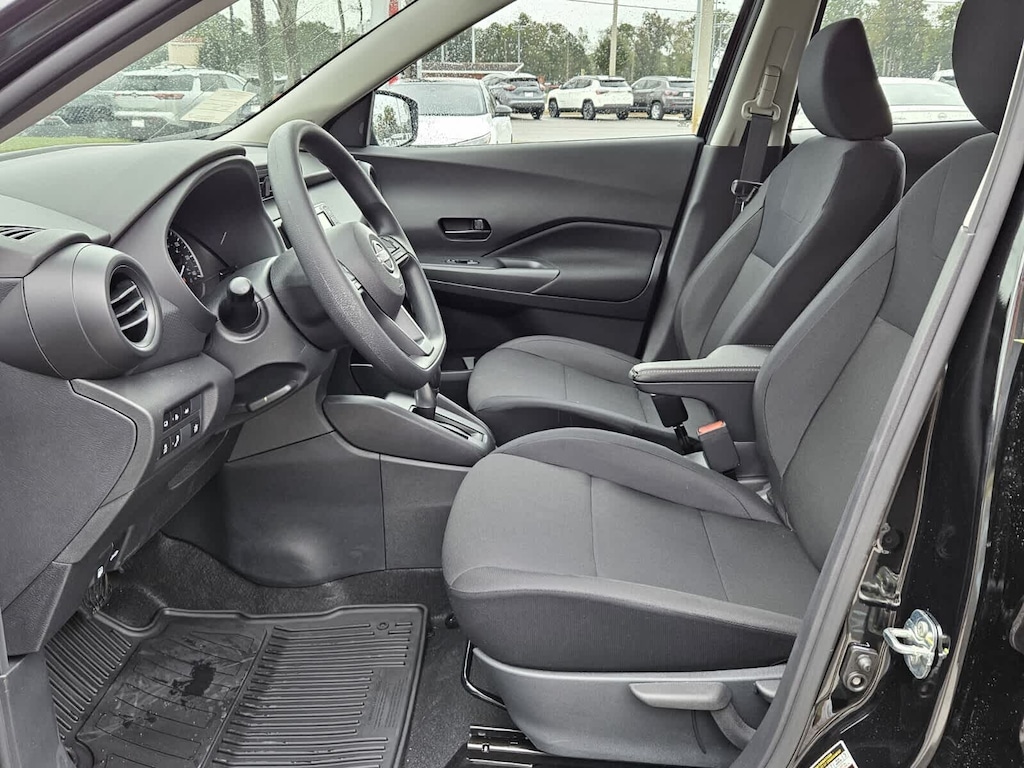 New 2025 Nissan Kicks Play S SUV