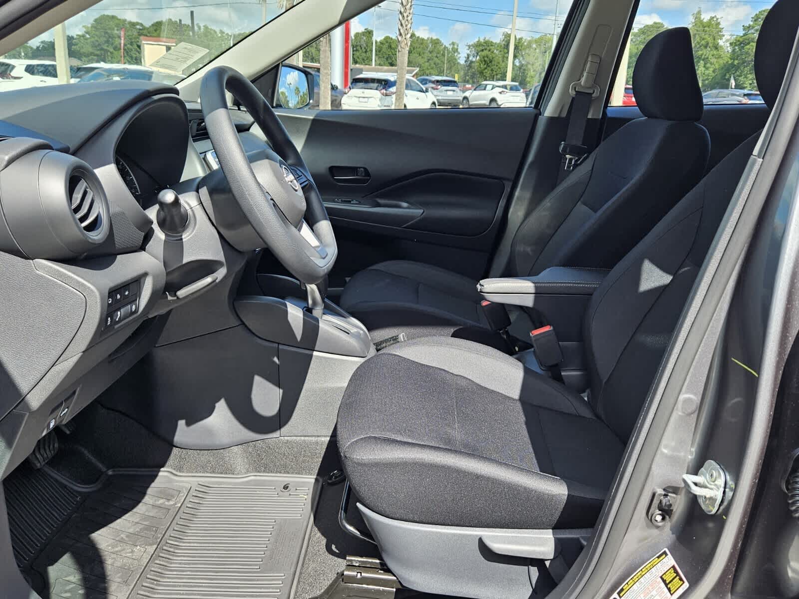 2025 Nissan Kicks Play S photo 2