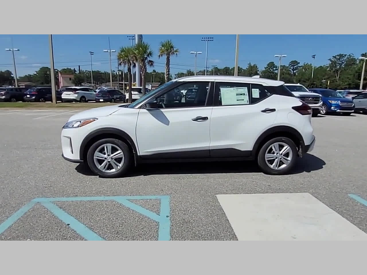 2025 Nissan KICKS PLAY Base - Photo 24