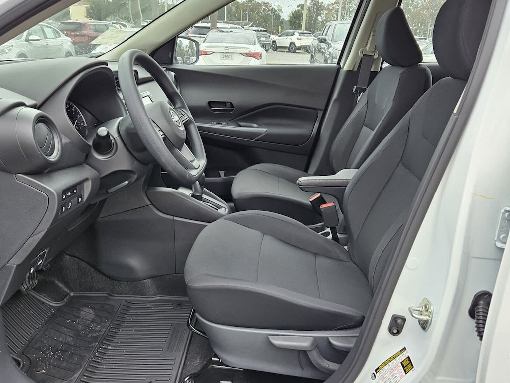 New 2025 Nissan Kicks Play S SUV
