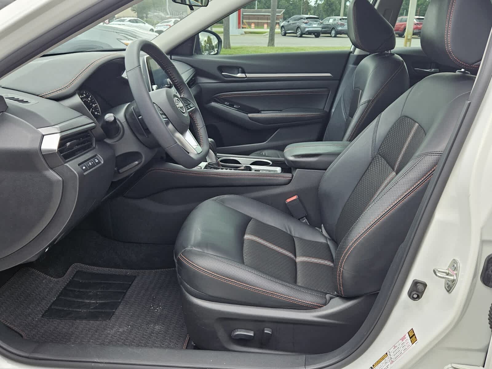 2023 Nissan Altima 2.5 SR photo 3