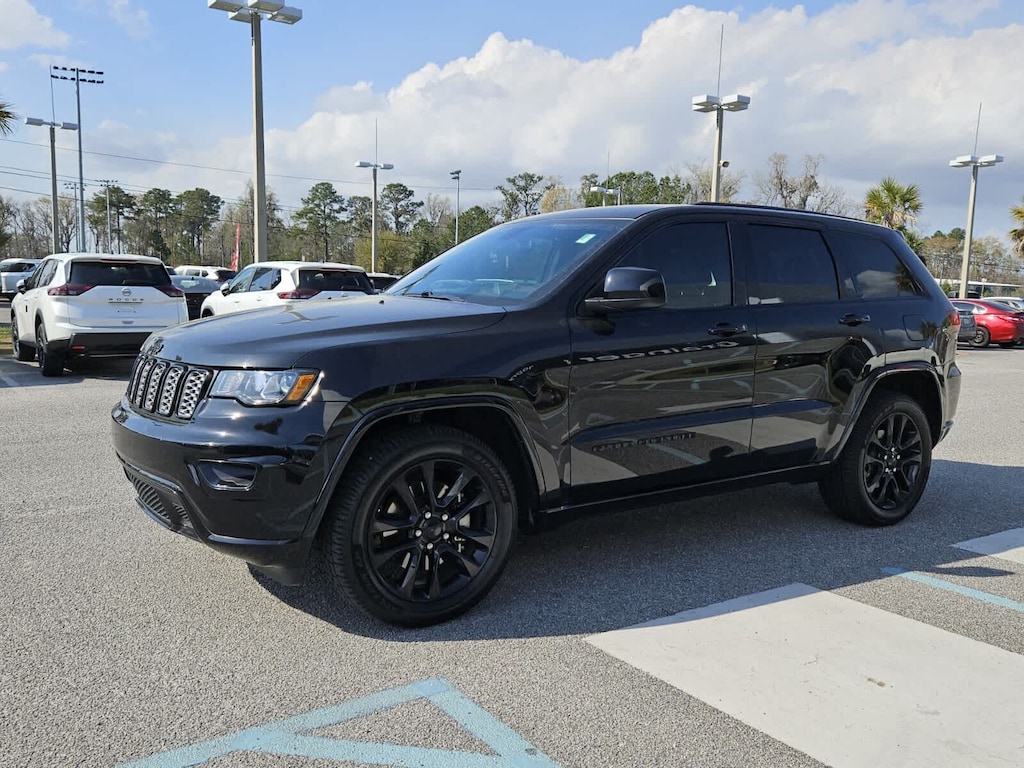 Used 2021 Jeep Grand Cherokee Laredo SUV