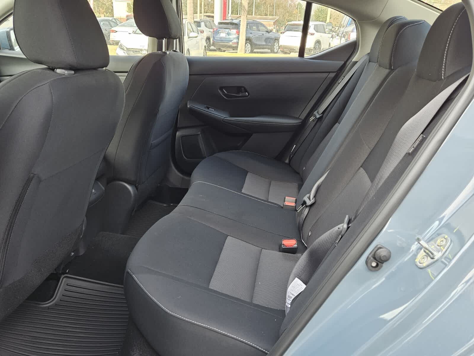 2025 Nissan Sentra SV photo 4