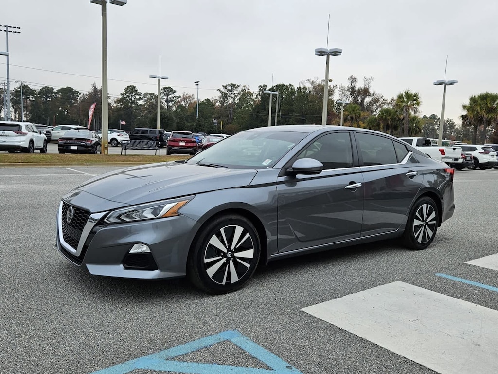 Used 2021 Nissan Altima 2.5 SV Sedan