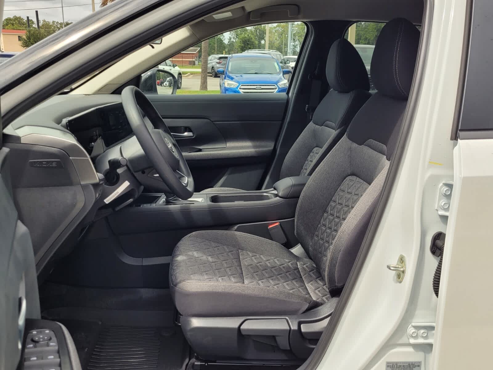 2026 Nissan Kicks SV photo 2