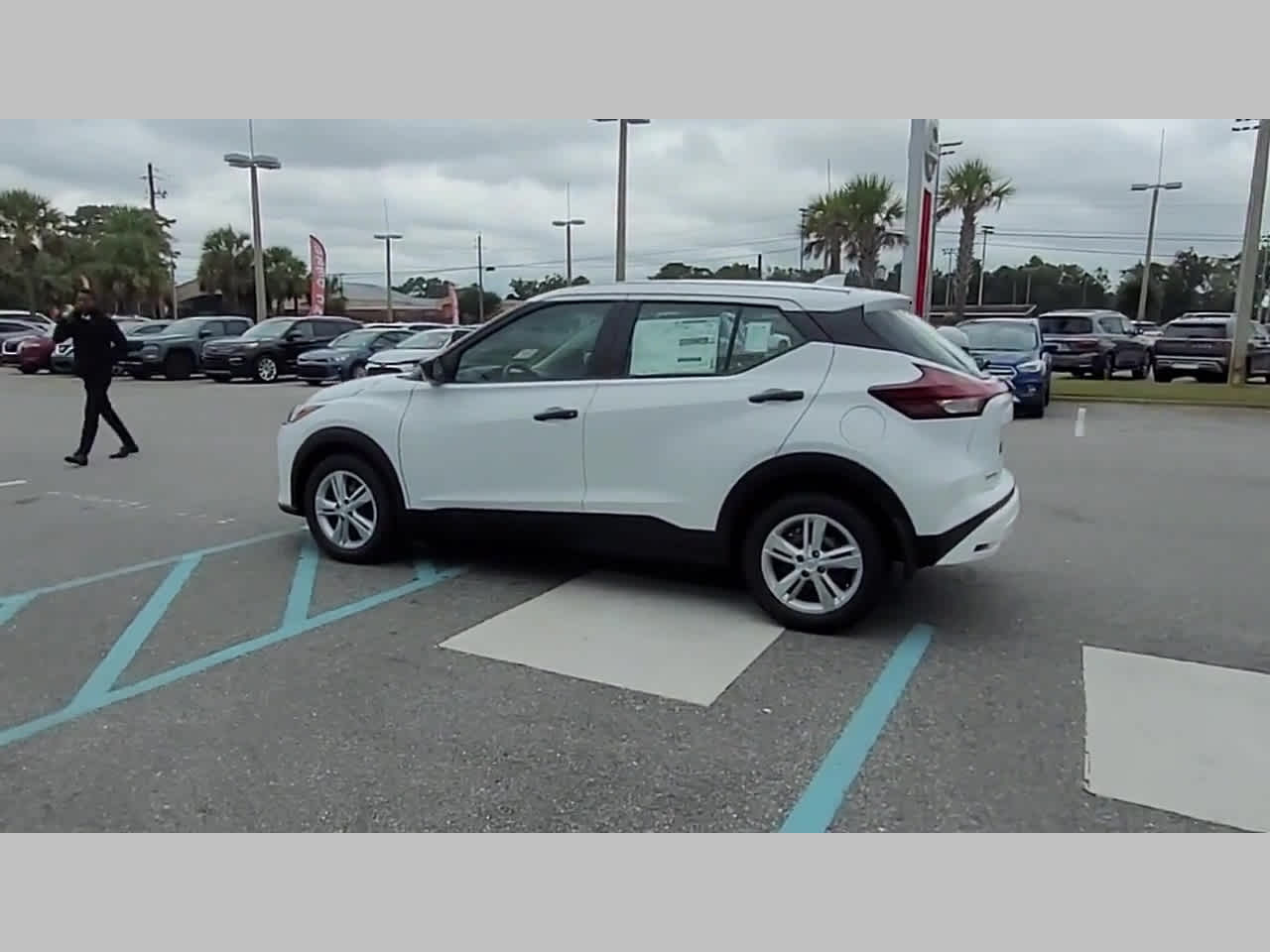 2025 Nissan KICKS PLAY Base - Photo 25