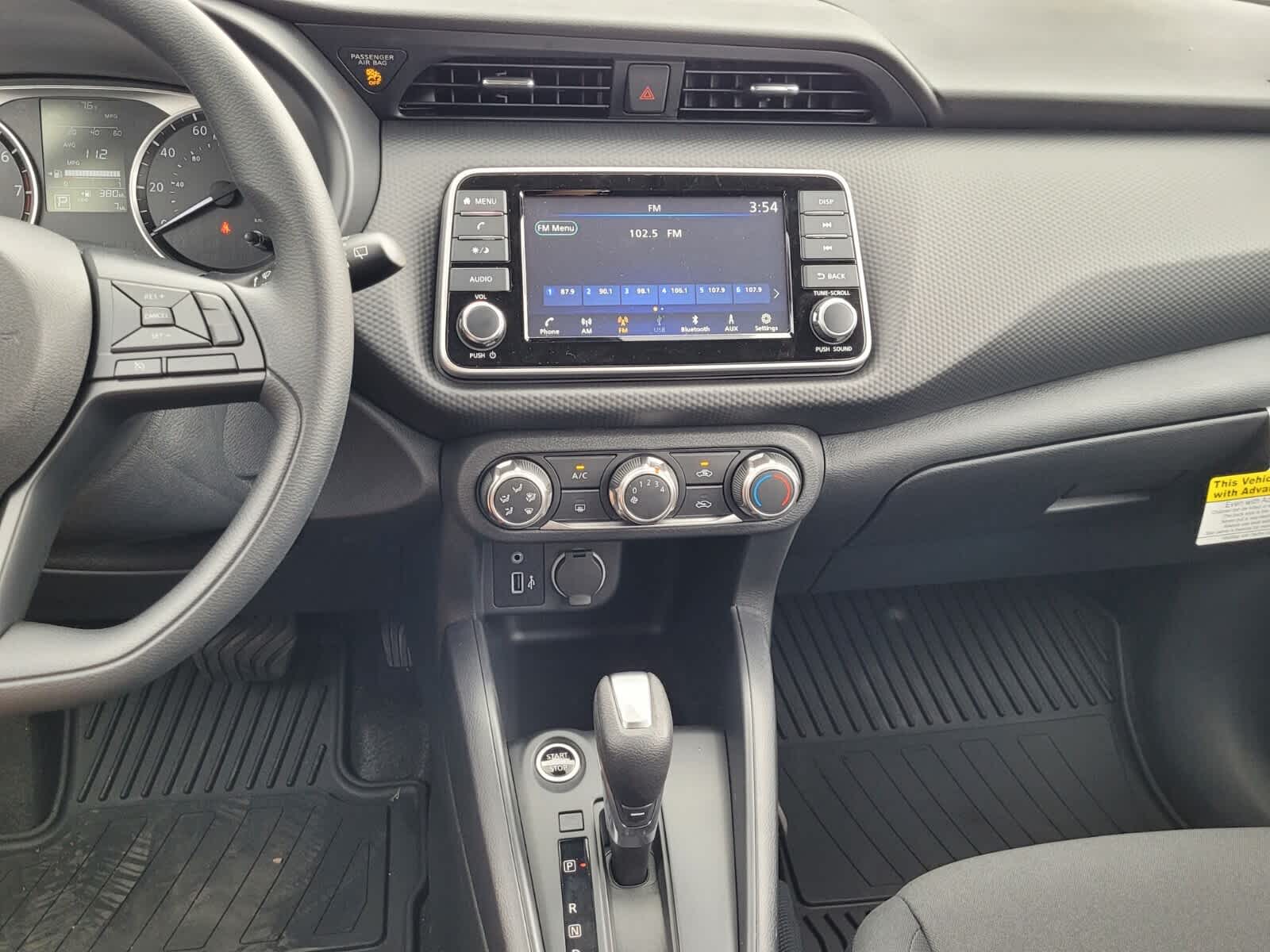 2025 Nissan KICKS PLAY Base - Photo 8