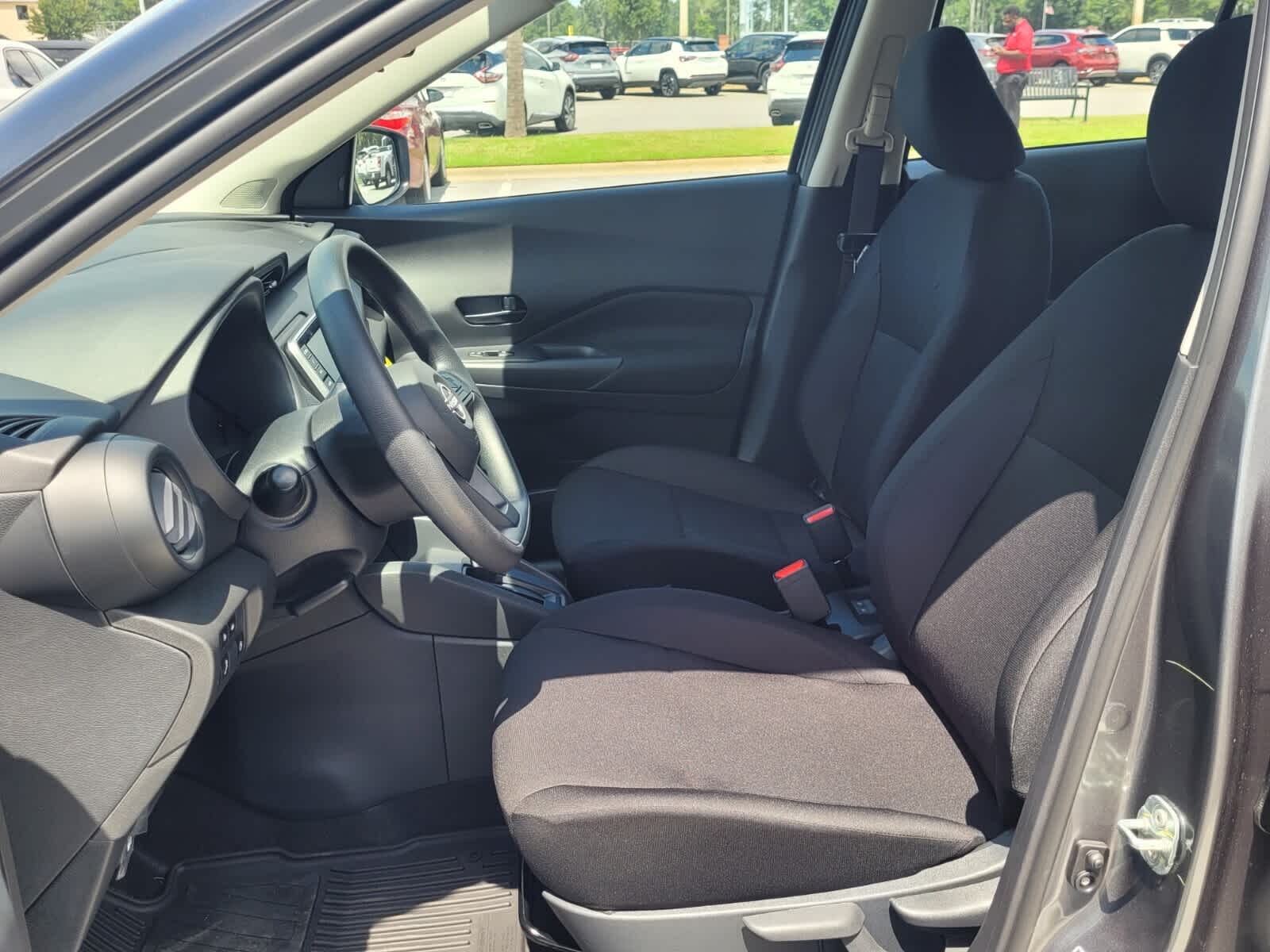2025 Nissan Kicks Play S photo 3
