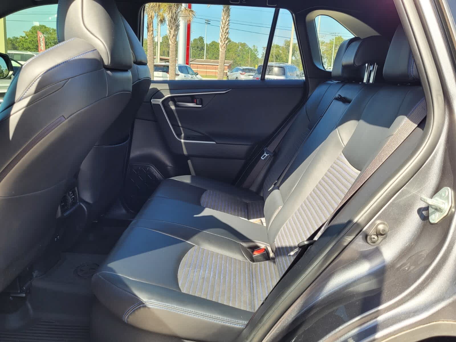2020 Toyota RAV4 Hybrid XSE photo 2