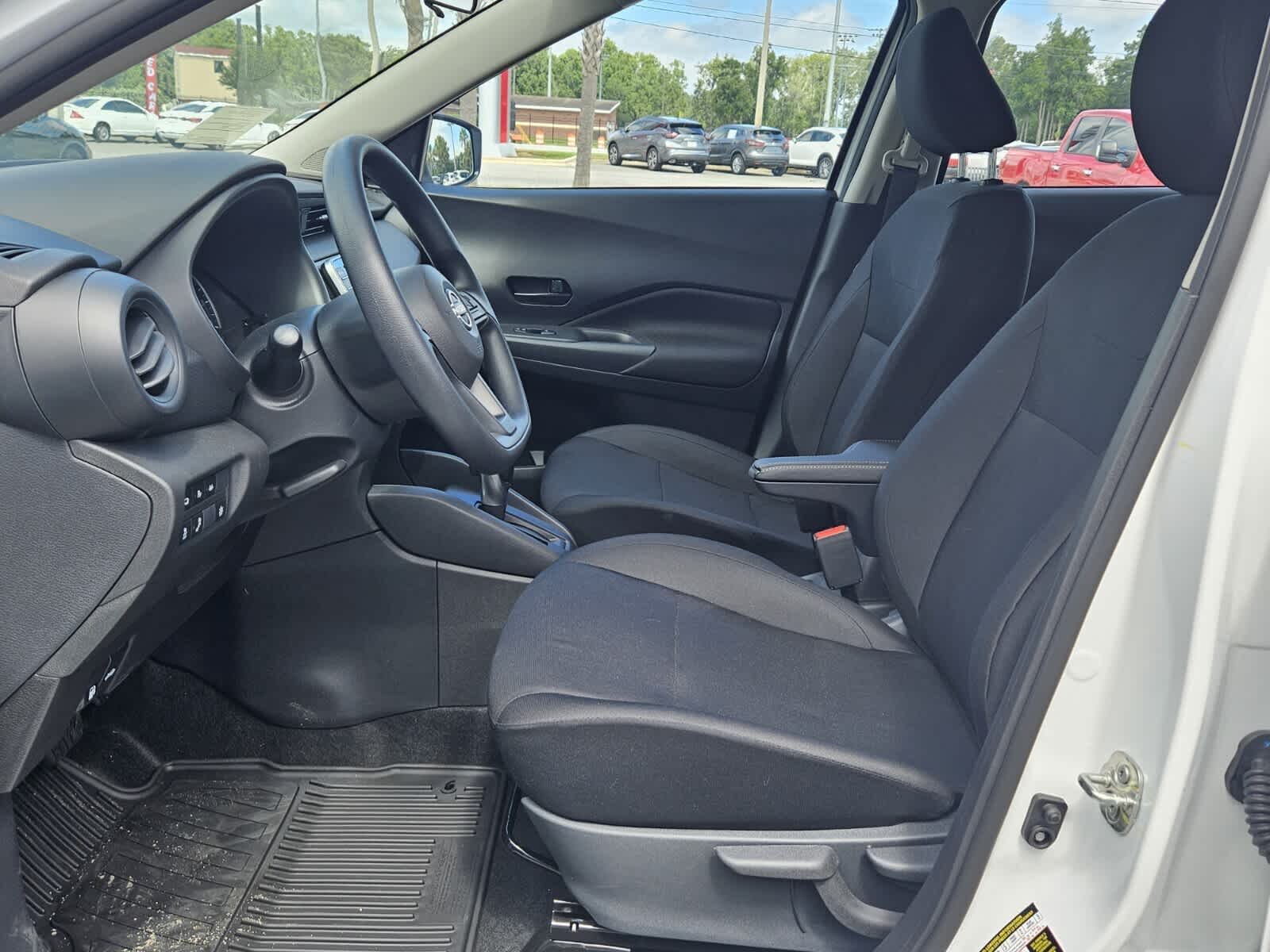 2025 Nissan Kicks Play S photo 3