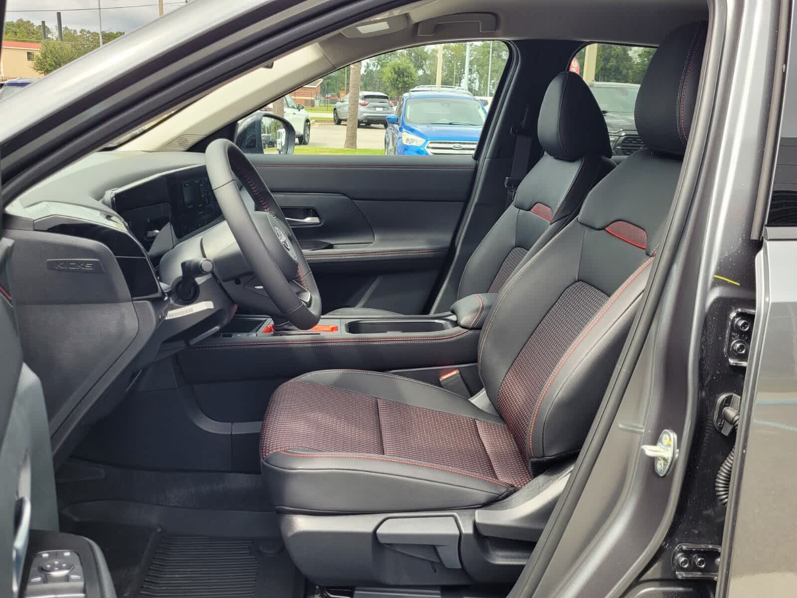 2026 Nissan Kicks SR photo 2