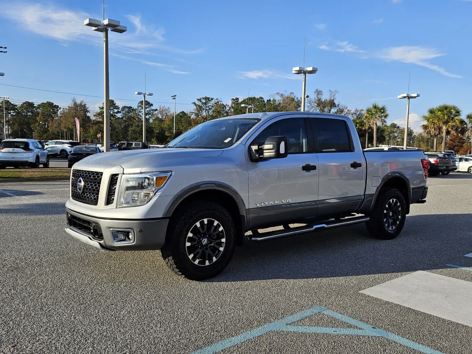 2019 Nissan Titan PRO-4X photo 2