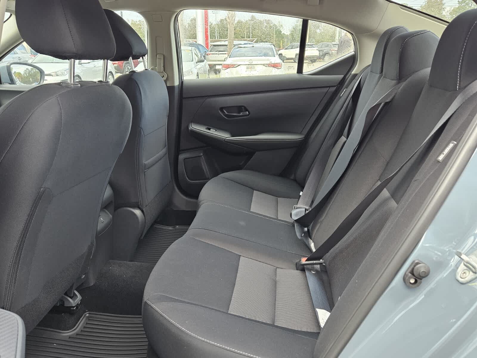 2025 Nissan Sentra SV photo 4