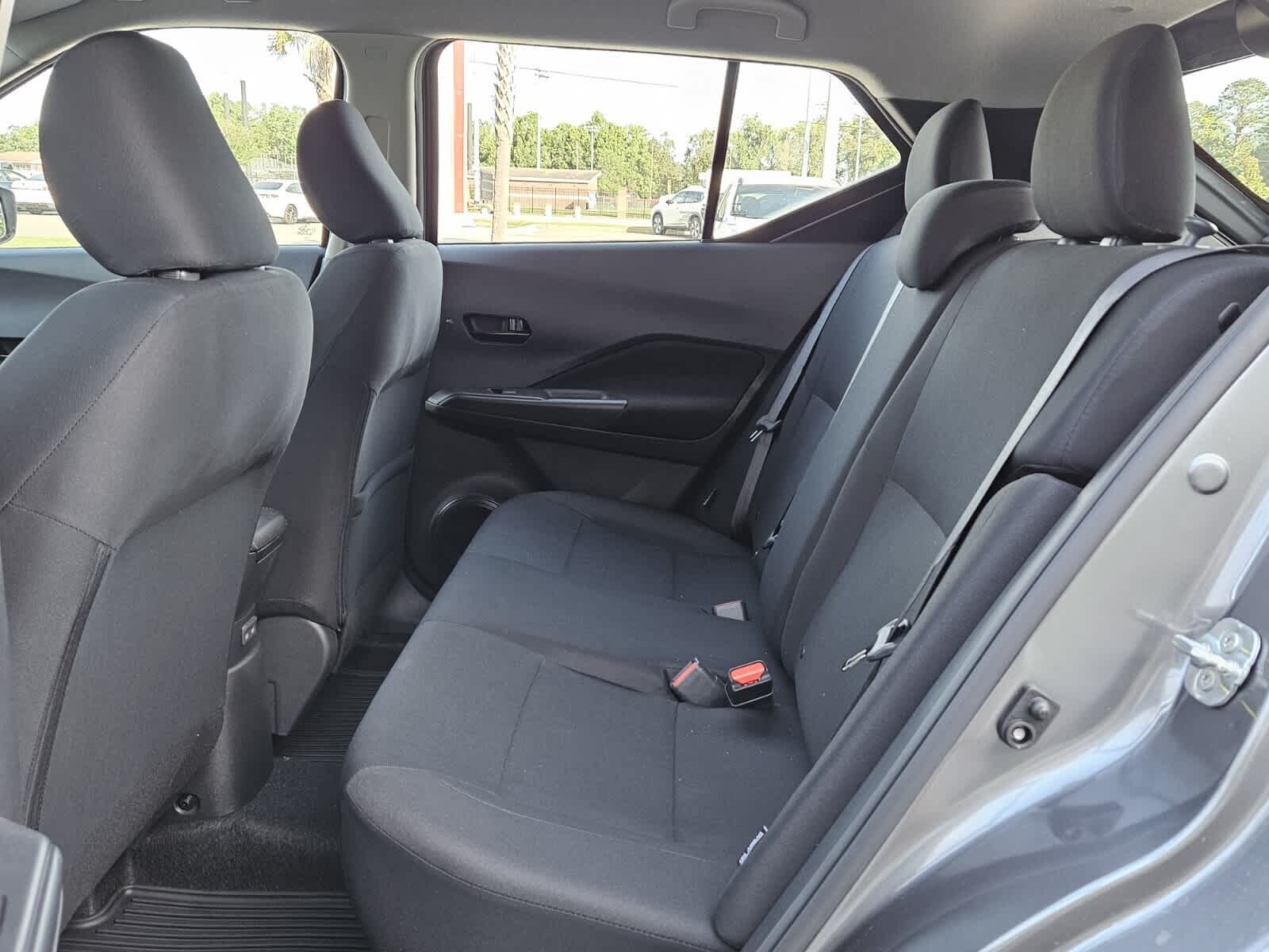 2025 Nissan Kicks Play S photo 3
