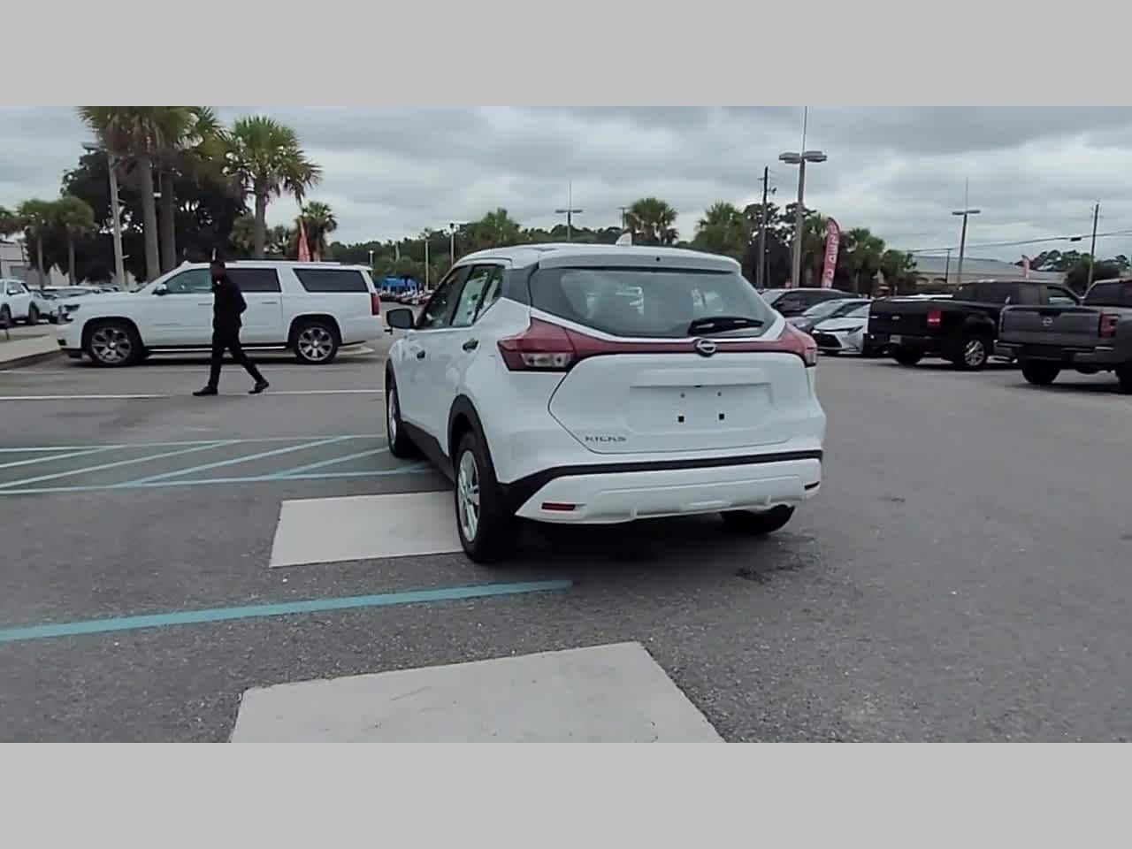 2025 Nissan KICKS PLAY Base - Photo 29
