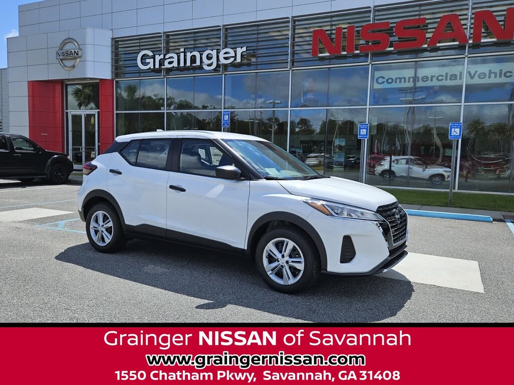 New 2025 Nissan Kicks Play S SUV