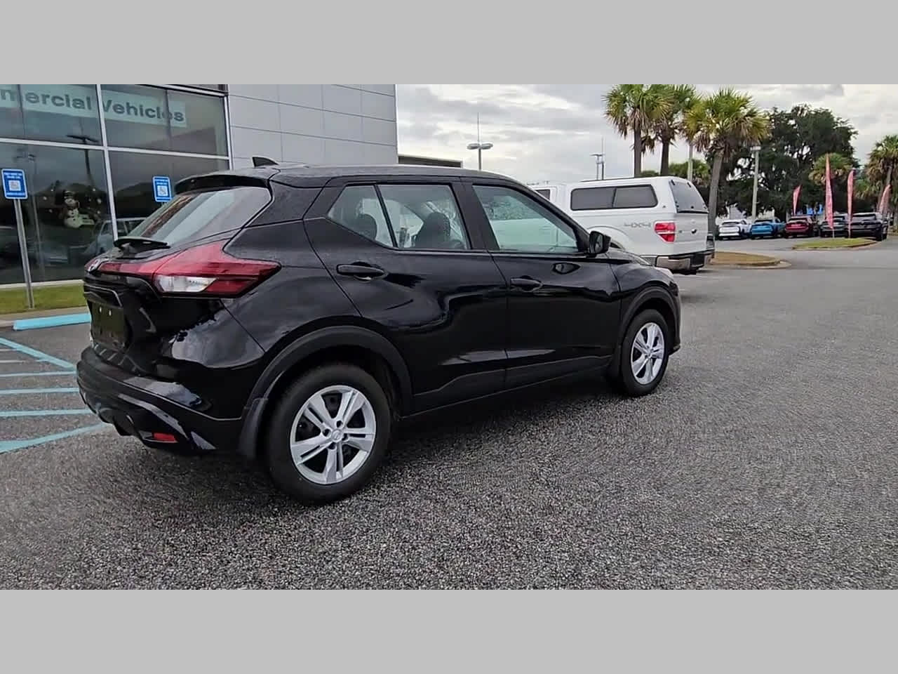 2025 Nissan KICKS PLAY Base - Photo 31
