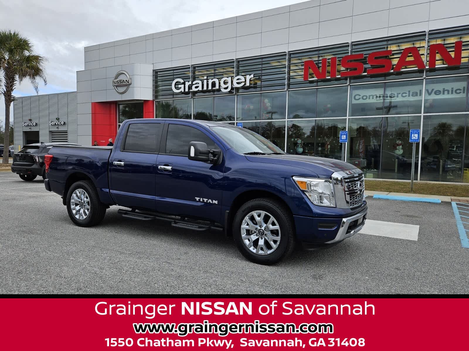 2024 Nissan Titan SV's photo