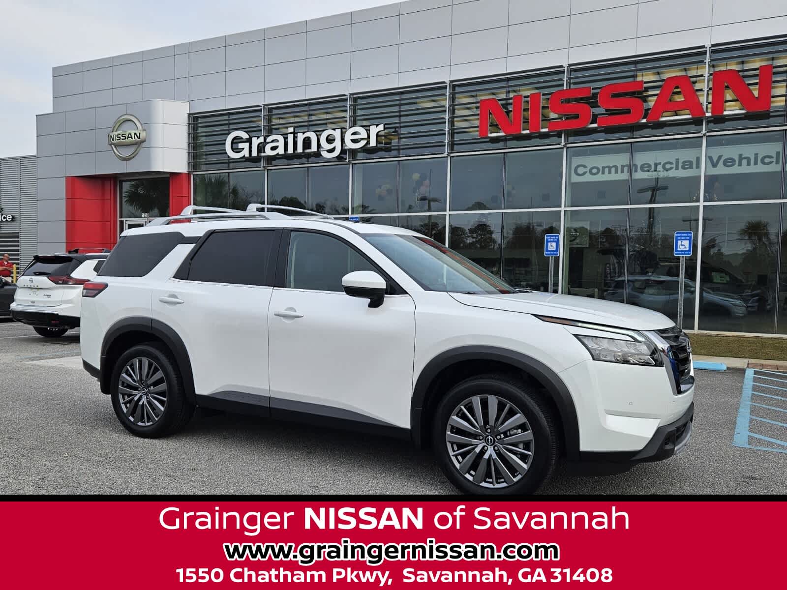 2025 Nissan Pathfinder SL's photo