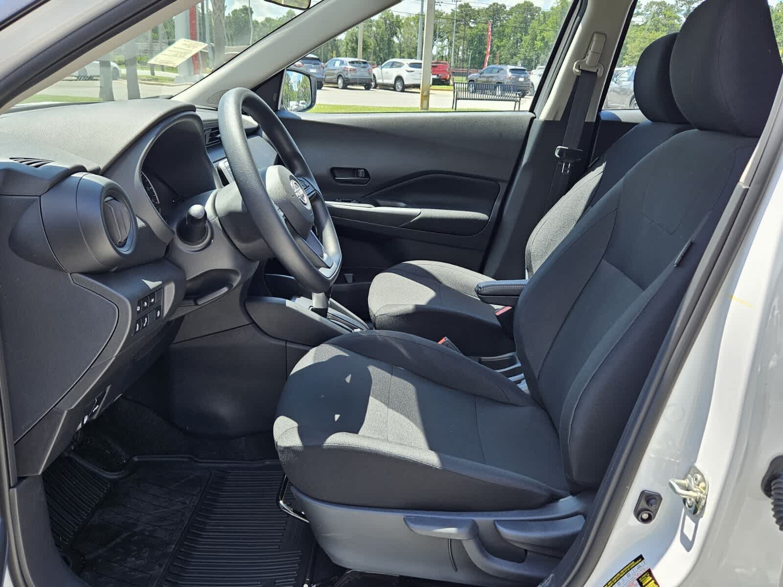 2025 Nissan Kicks Play S photo 3