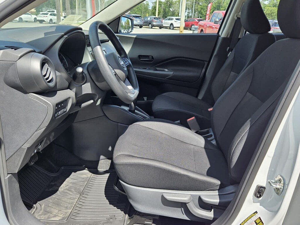 New 2025 Nissan Kicks Play S SUV