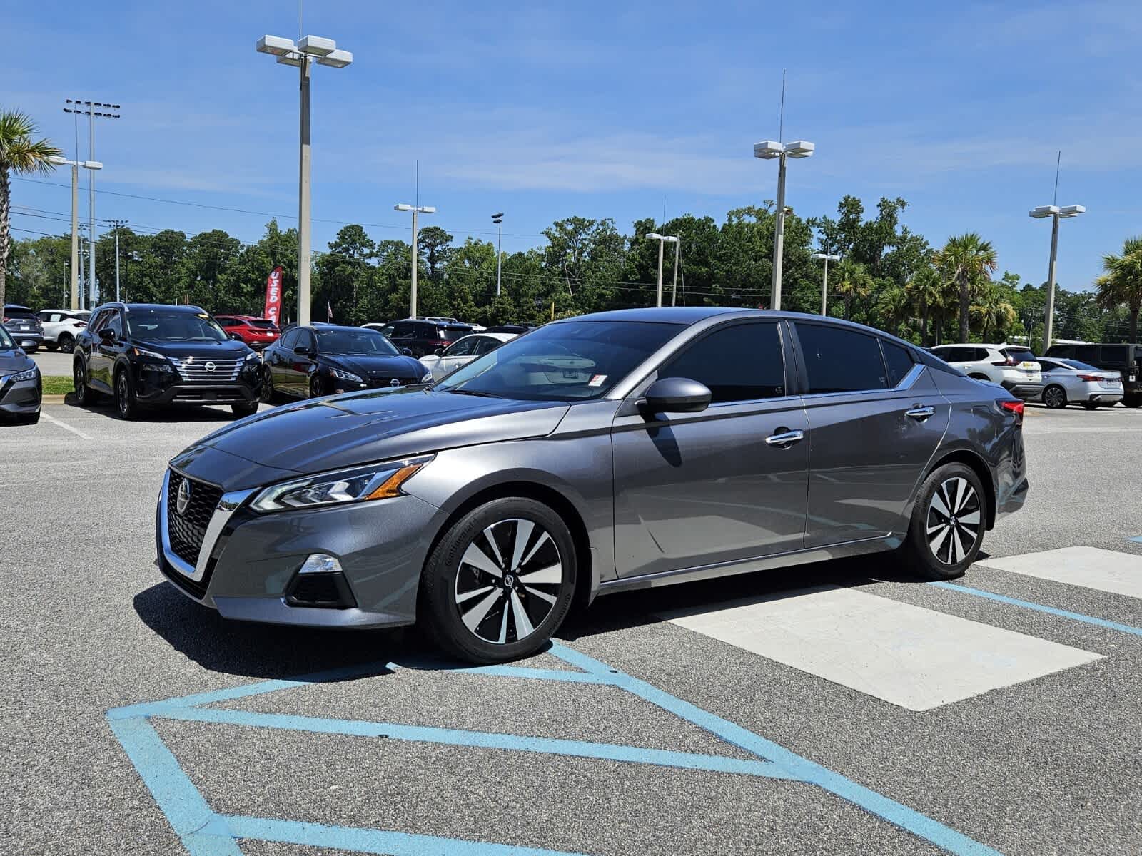 2022 Nissan Altima 2.5 SV photo 2