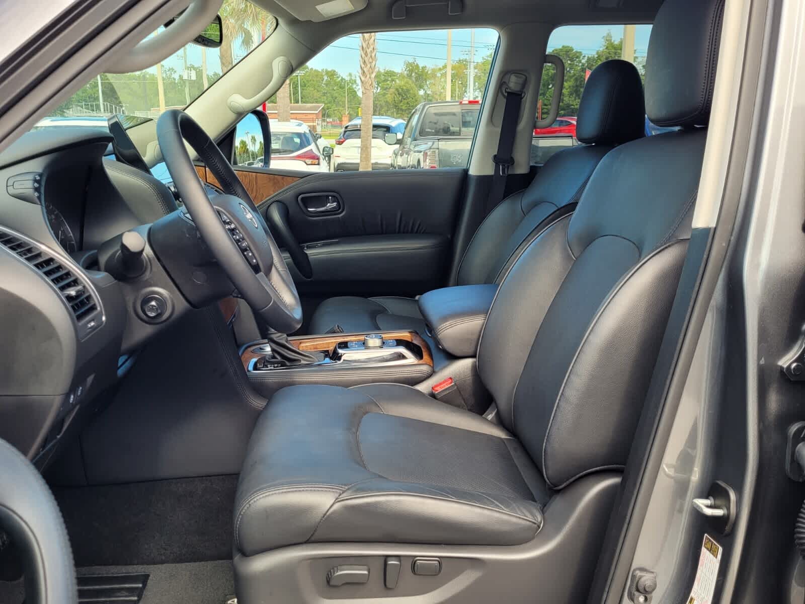 2024 Nissan Armada SL photo 2
