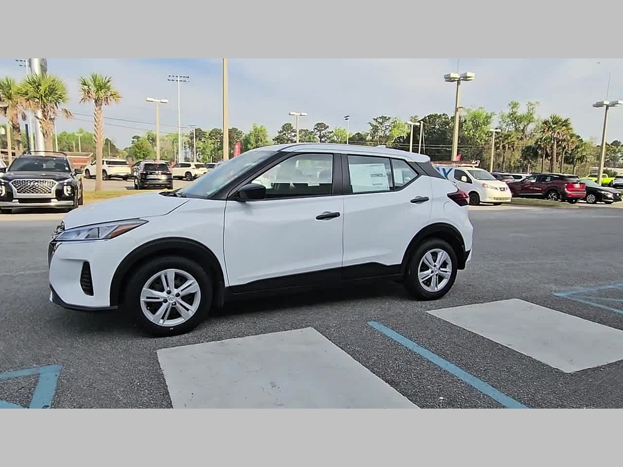 2025 Nissan KICKS PLAY Base - Photo 24