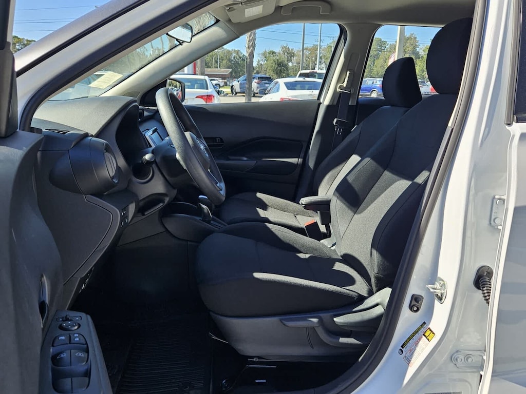 New 2025 Nissan Kicks Play S SUV