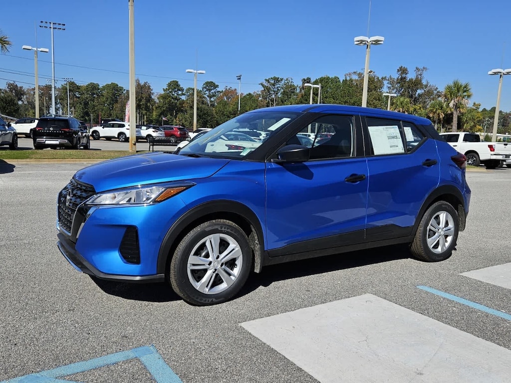 New 2025 Nissan Kicks Play S SUV