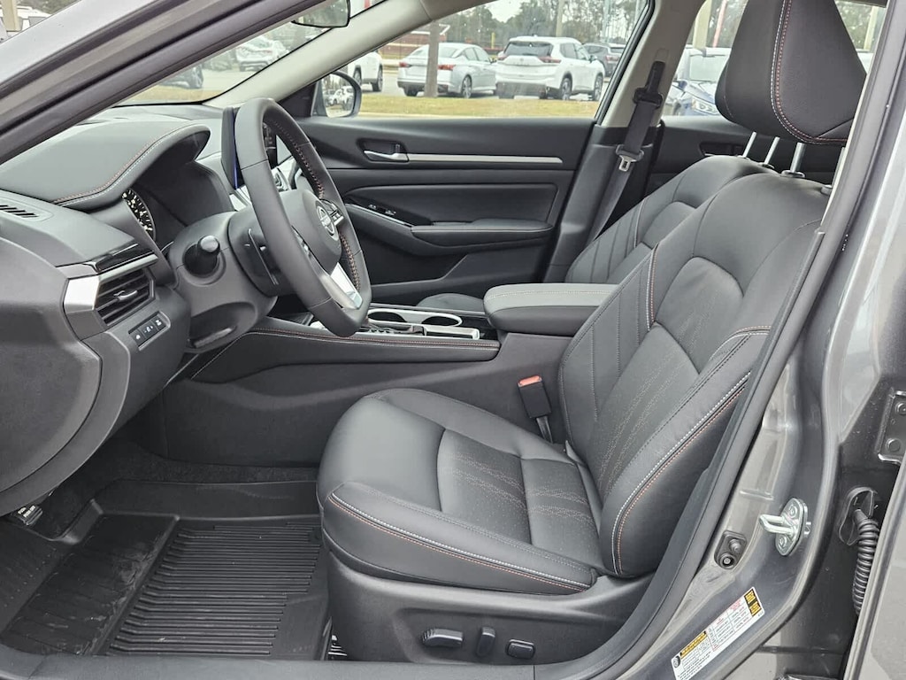 New 2025 Nissan Altima SR Sedan