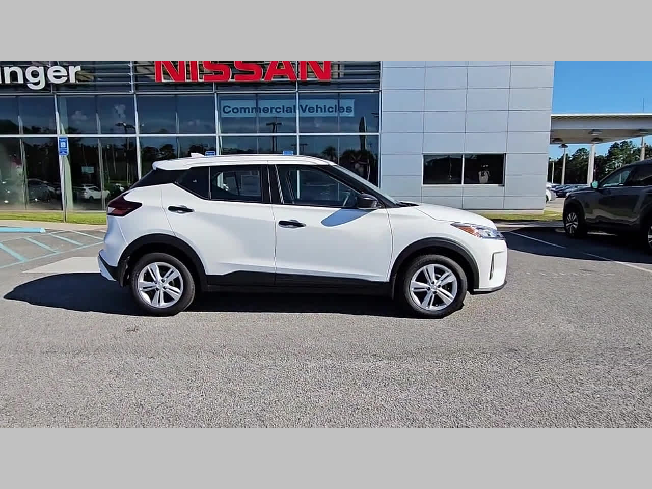 2025 Nissan KICKS PLAY Base - Photo 31