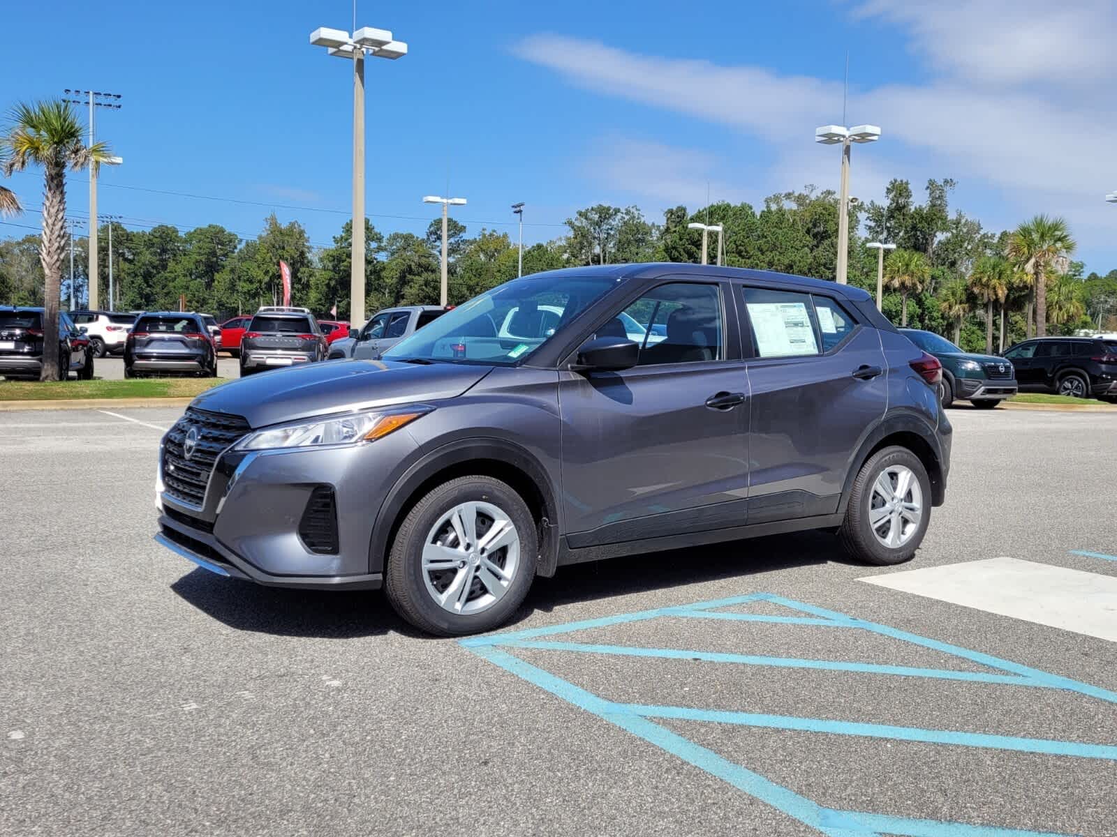 2025 Nissan Kicks Play S photo 2