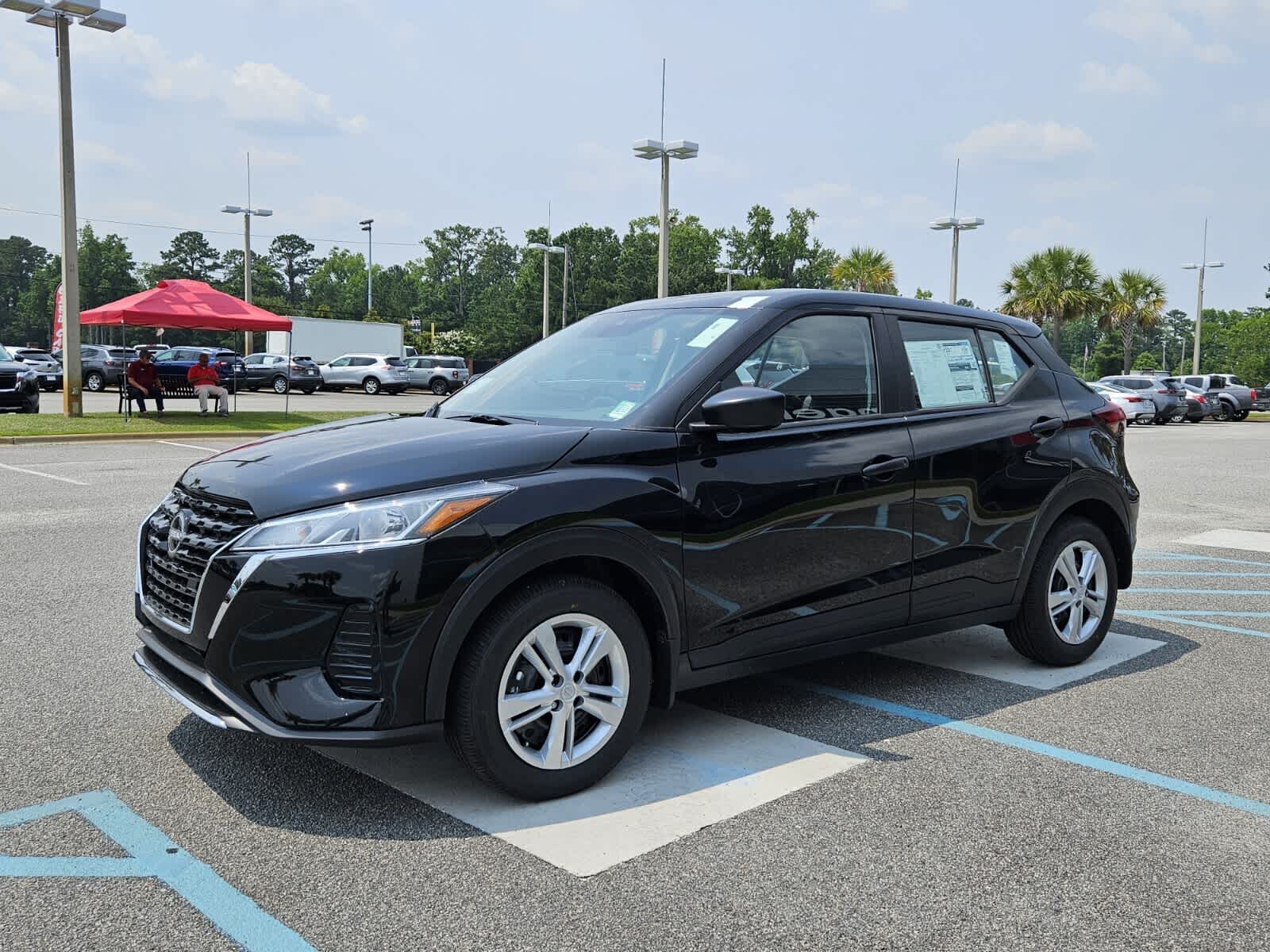 2025 Nissan Kicks Play S photo 2