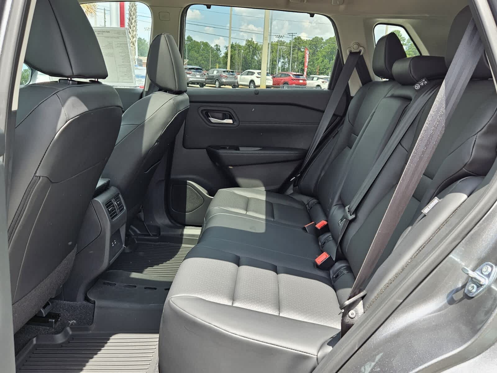 2025 Nissan Rogue SV photo 3