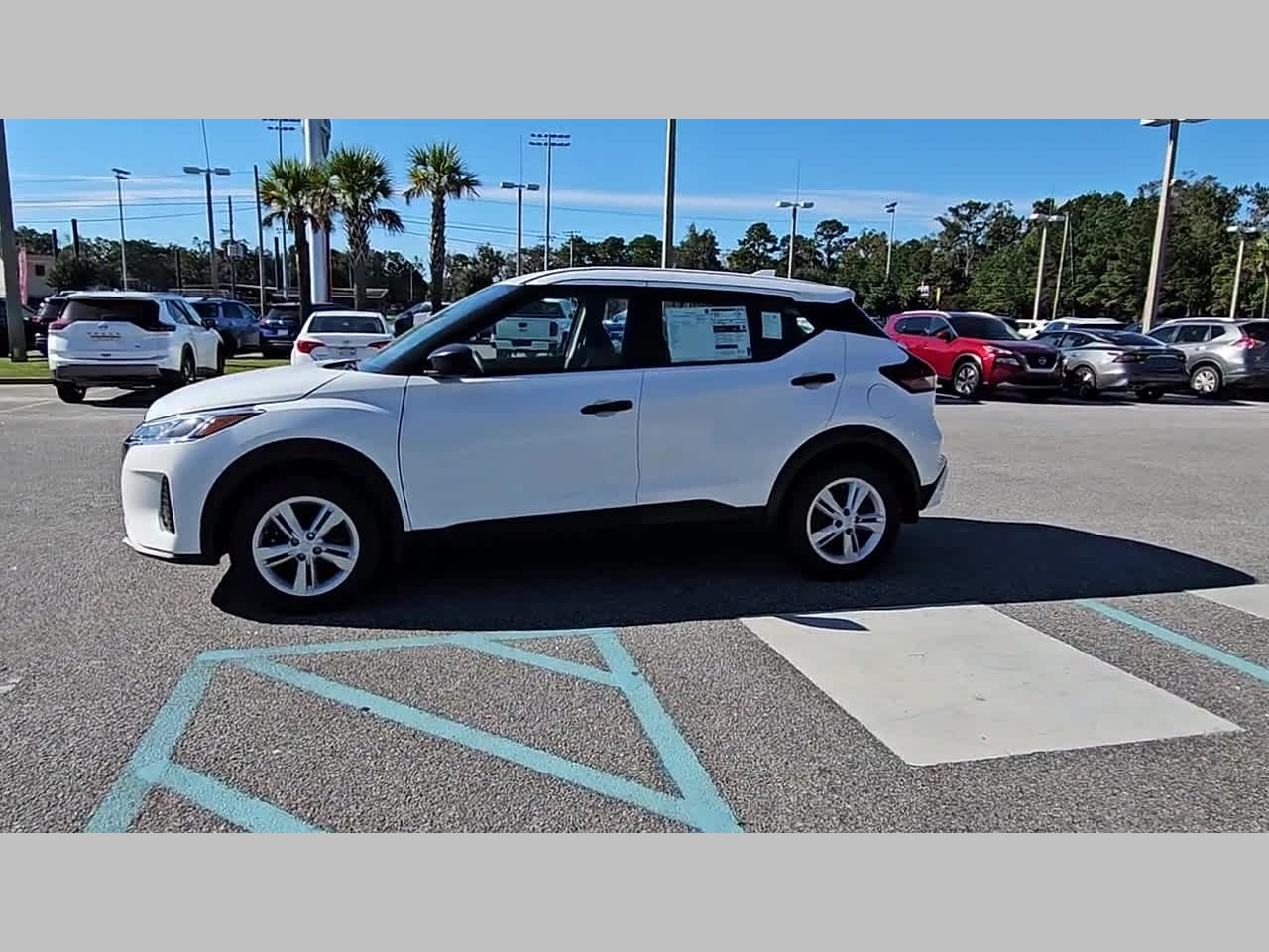 2025 Nissan KICKS PLAY Base - Photo 24