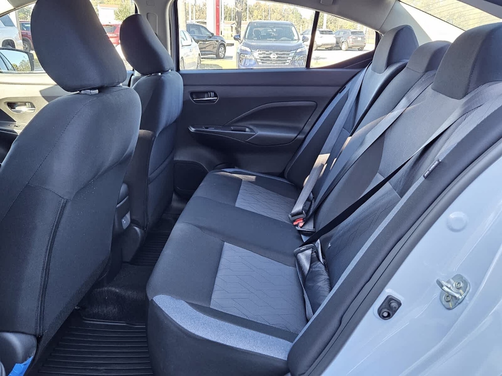 New 2025 Nissan Versa 1.6 SV Sedan