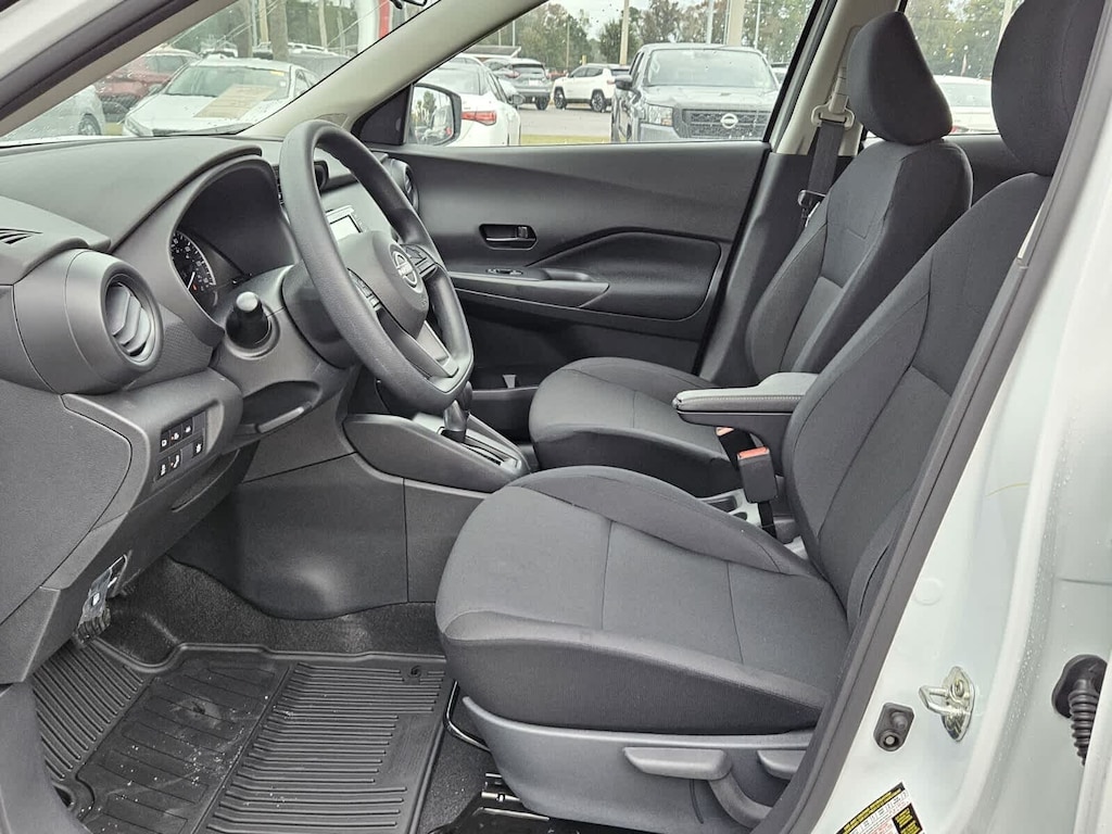 New 2025 Nissan Kicks Play S SUV